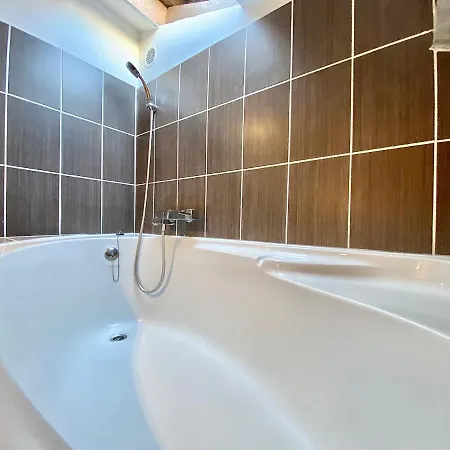Lovely & Cozy Duplex Heart Of Nice With Bathtub! Exterior photo